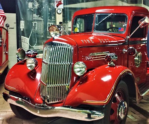 1938 REO Speed Wagon, RE Olds Museum, Photo by cjverb (2017)-2