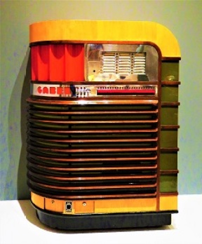 Kuro Jukebox (1940), Milwaukee Art Museum, Photo by cjverb (2017)